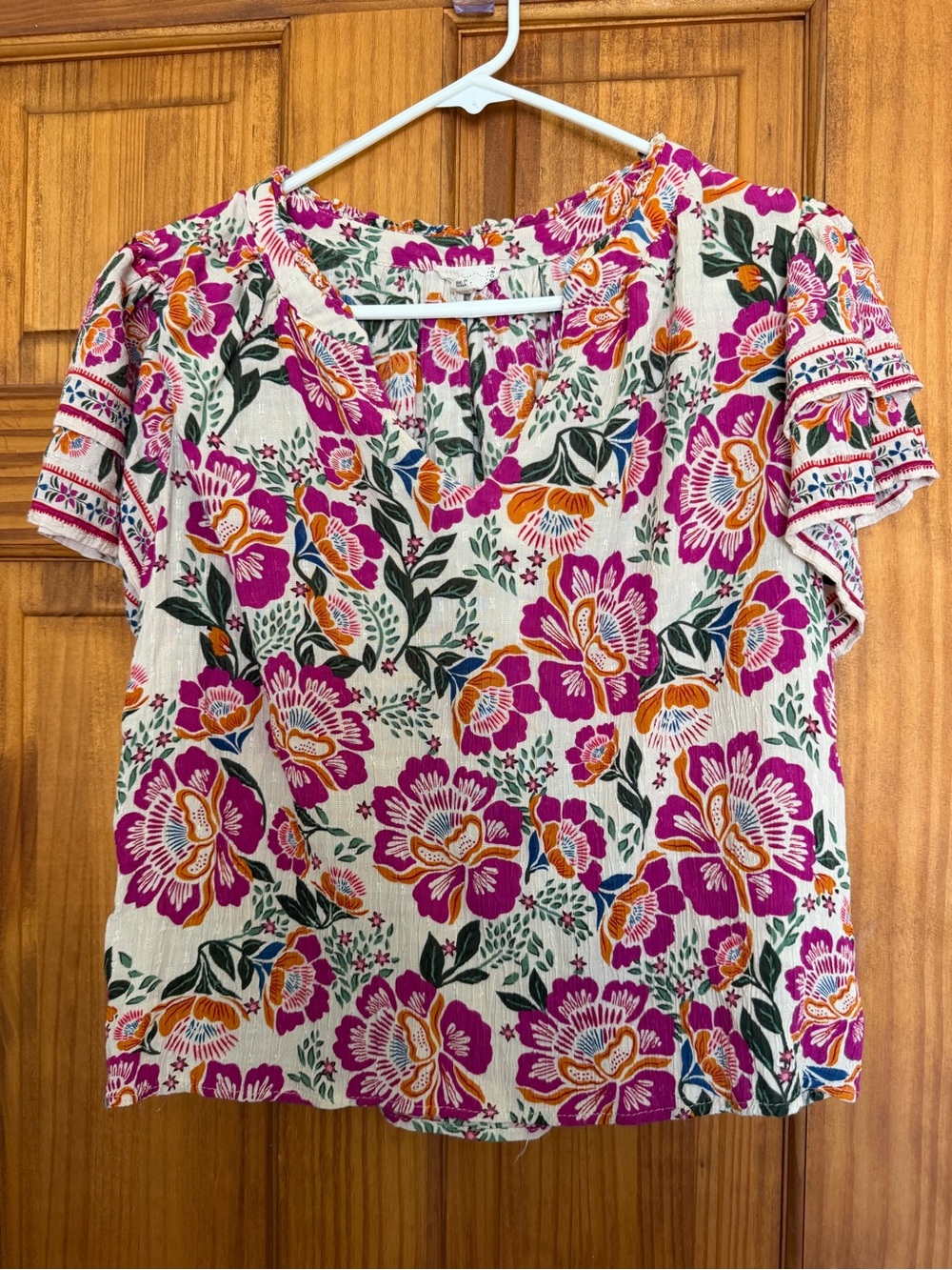 Atelier Nicole Miller Floral V-Neck Short Sleeve Top